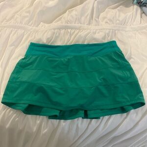 BARELY WORN Lululemon 12” pace rival mid rise skirt